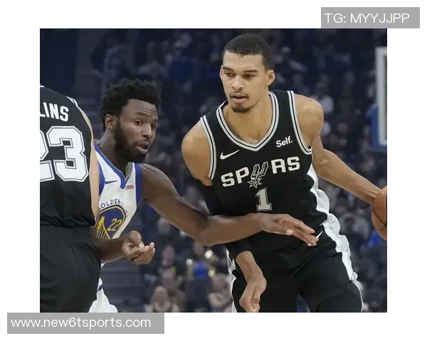 维金斯突破禁区高打板文班亚马展现超凡身高送出精彩钉板大帽